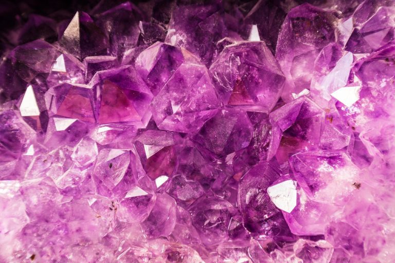 gemstone, amethyst, semi precious stone-602252.jpg